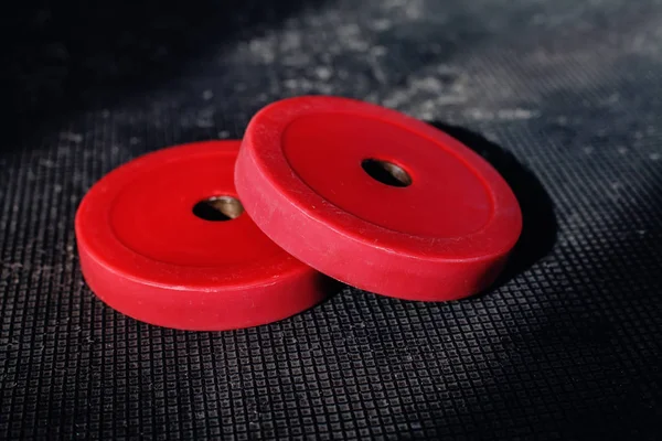 Kırmızı ağırlık plakaları — Stok fotoğraf