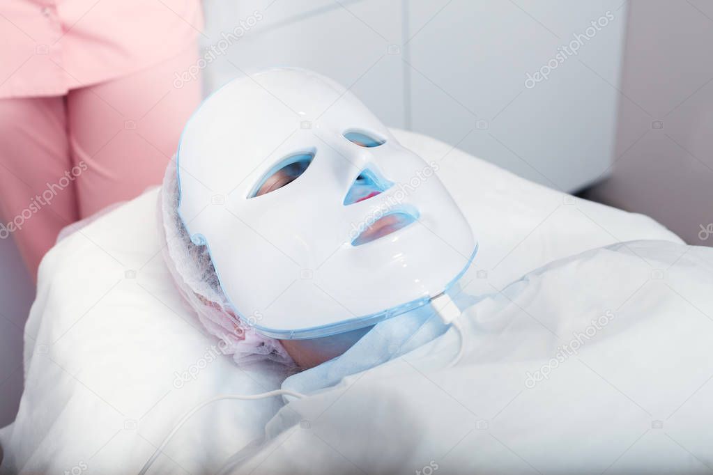 photodynamic face mask therapy