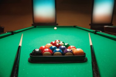 Piramit iki ipuçları ve Bilardo 