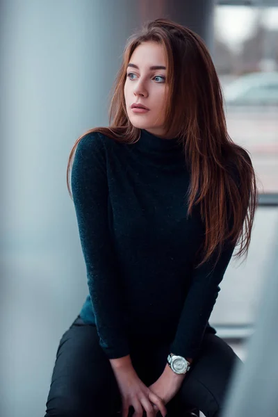 Porträt einer jungen schönen Frau — Stockfoto