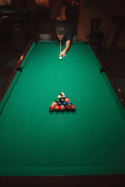 Player breaks pyramid in billiards