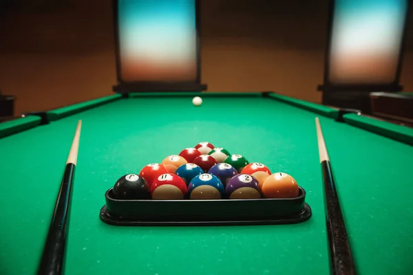 Piramit iki ipuçları ve Bilardo — Stok fotoğraf