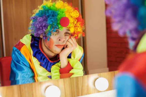 Circus clown looking in mirror — Stock Photo, Image