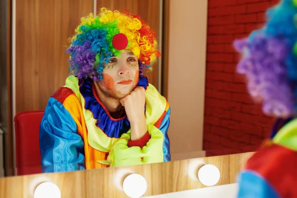 Circus clown looking in mirror — Stock Photo, Image