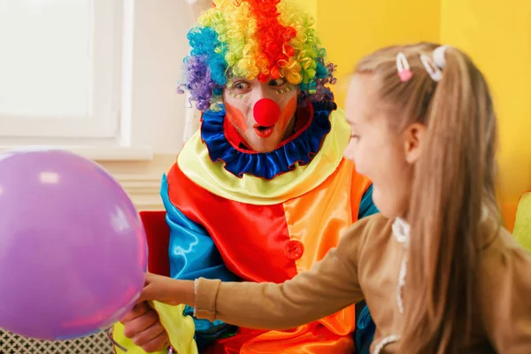 Clown giving balloon to little girl Royalty Free Stock Photos