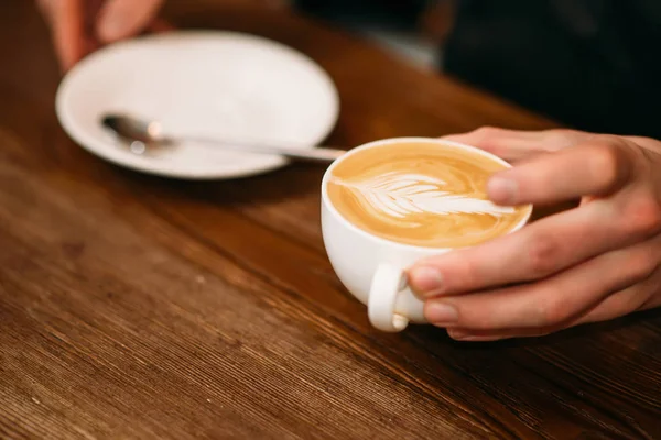 Man hands holding a cup of coffee — Stock Photo, Image