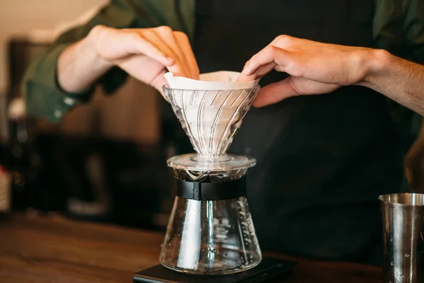 Barista haciendo café elaborado —  Fotos de Stock