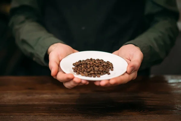 Barista holds coffee beans — Stock Photo, Image