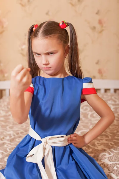 Angry little girl showing fist — Stock Photo, Image