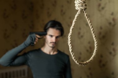 Adam baş bir atış ile intihar