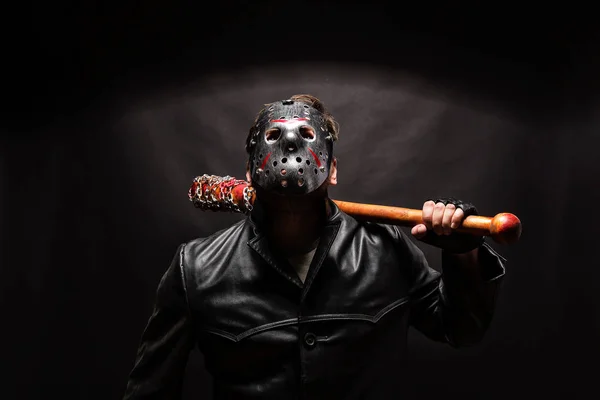 Bloody maniac in hockey mask with bat — Stock Photo, Image