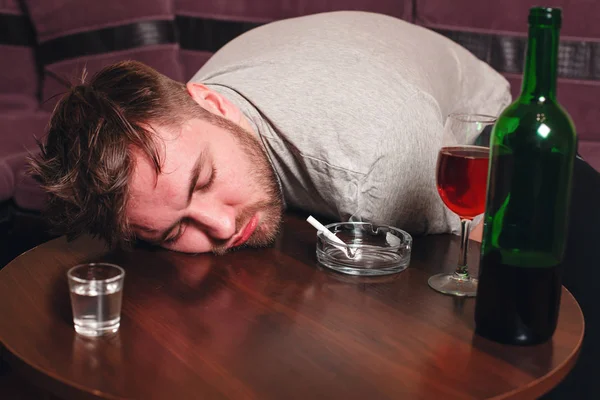 Alcohol addict man — Stock Photo, Image