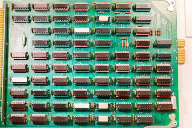 Elektronik komponent kurulu