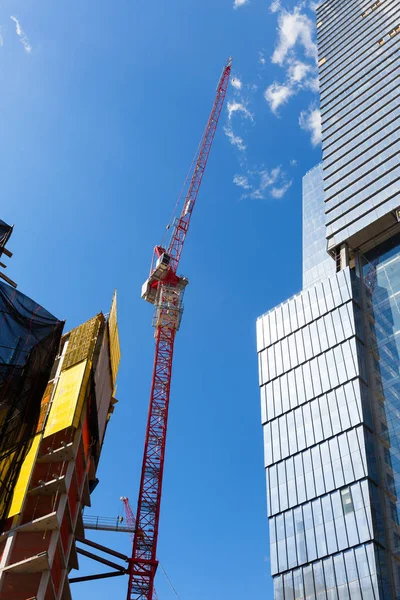 Rascacielos de construcción de grúas — Foto de Stock