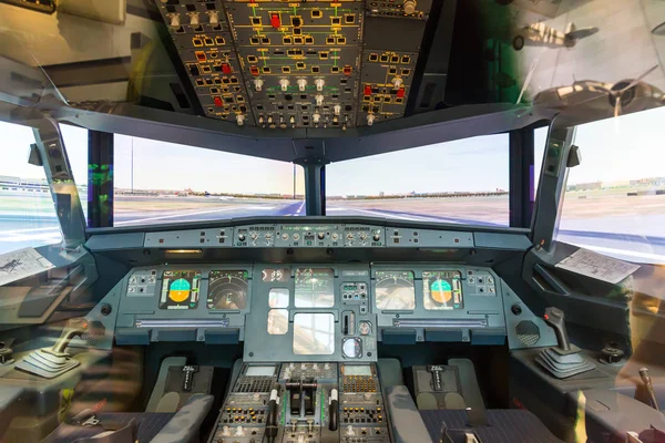 Cabina del piloto del avión — Foto de Stock