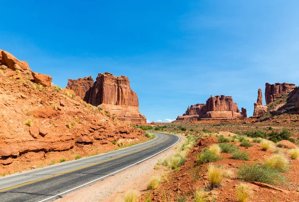 Paisagem pitoresca de pedras vermelhas de arenito — Fotografia de Stock