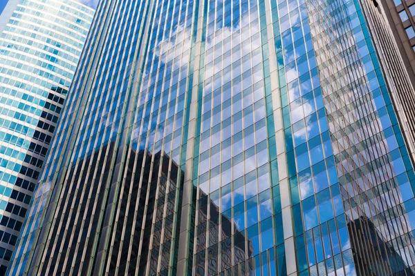 Skyscraper made of glass and concrete — Stock Photo, Image