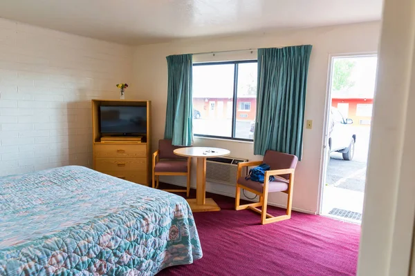Roadside motel room interior — Stock Photo, Image