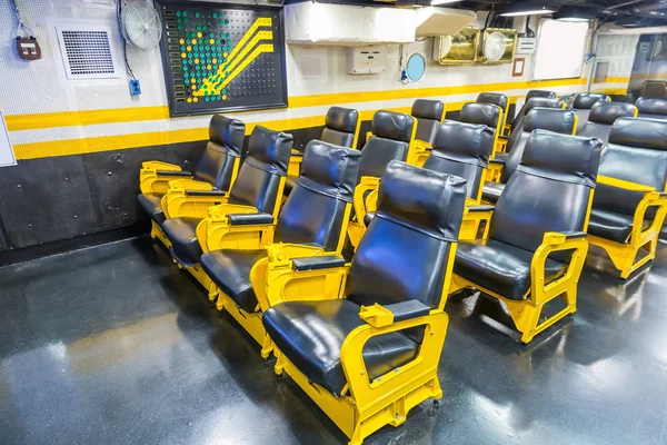 Zetels in de vergaderzaal van het vliegdekschip — Stockfoto