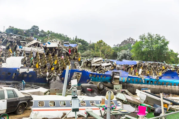Waste deposit with crashed plane and cars — Stock Photo, Image
