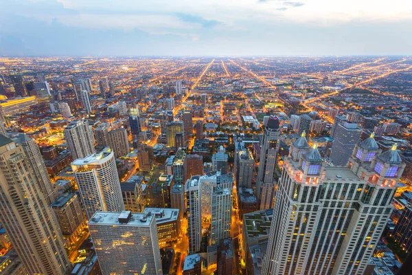 Downtown Chicago içinde gökdelenler — Stok fotoğraf