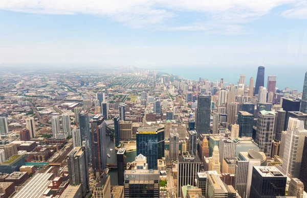 Downtown Chicago içinde gökdelenler — Stok fotoğraf