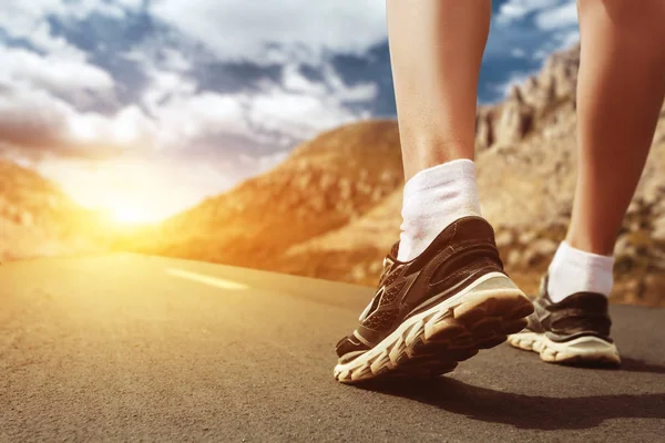 Nogi Runner na asfalt — Zdjęcie stockowe