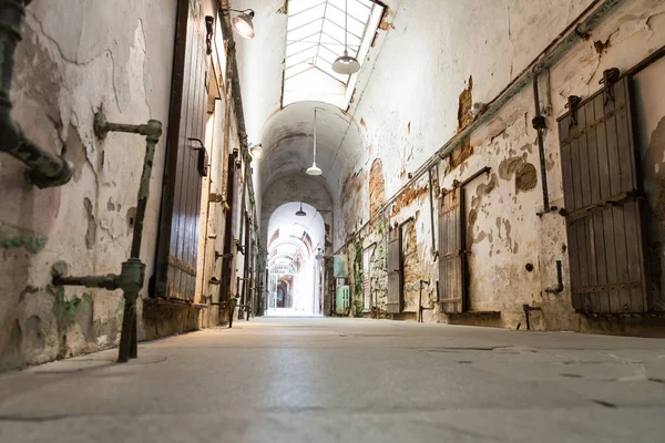 오래 된 감옥 인테리어 — 스톡 사진