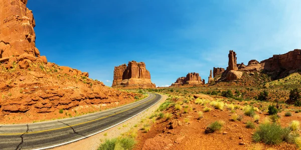 Paisagem pitoresca de pedras vermelhas de arenito — Fotografia de Stock