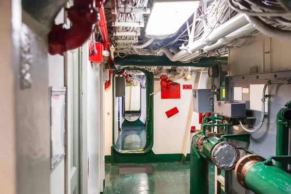 Potrubní systém na letadlové lodi — Stock fotografie