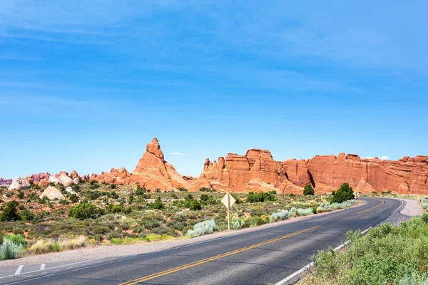 Vägen längs Röda klippiga bergen — Stockfoto