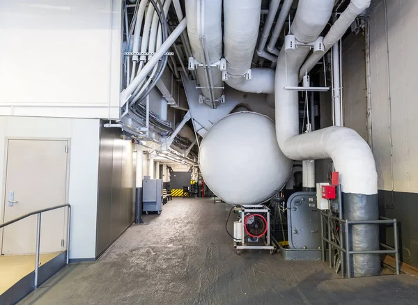 Système de canalisation sur le porte-avions — Photo