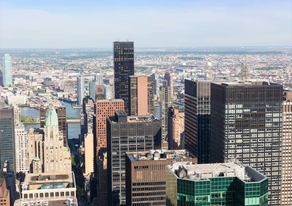 Manhattan Midtown mit Wolkenkratzern — Stockfoto