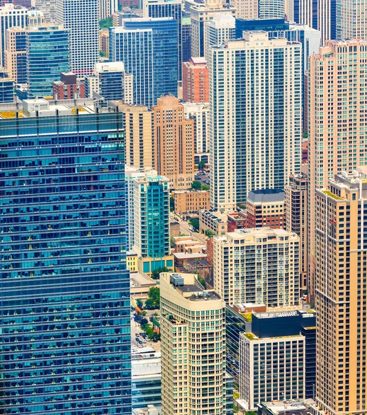 Paisagem urbana com diferentes arranha-céus — Fotografia de Stock