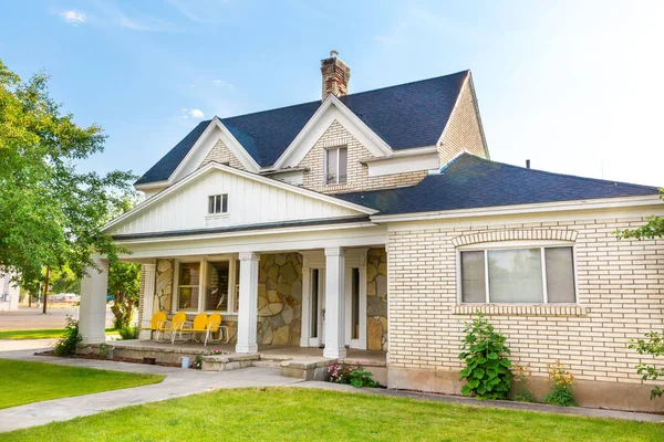 Beautiful cozy house — Stock Photo, Image