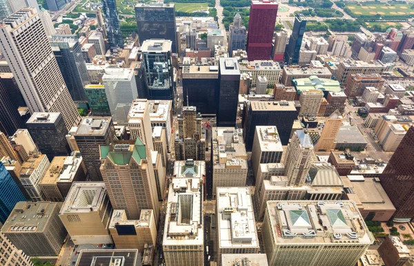 Downtown Chicago içinde gökdelenler — Stok fotoğraf