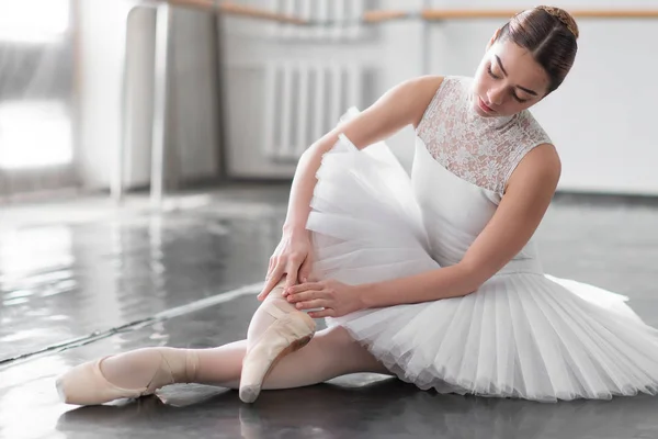 Graciös och vacker ballerina — Stockfoto