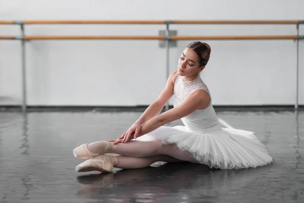 Elegantní a krásná baletka — Stock fotografie
