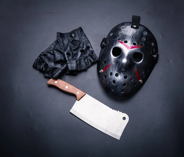 Máscara con guantes de cuero y cuchilla de carne — Foto de Stock