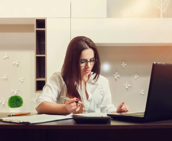 Young female accountant — Stock Photo, Image