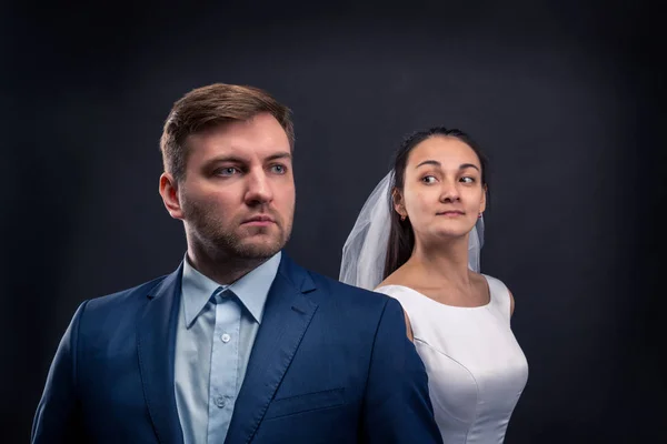 Groom in suit and bride in white dress — Stock Photo, Image