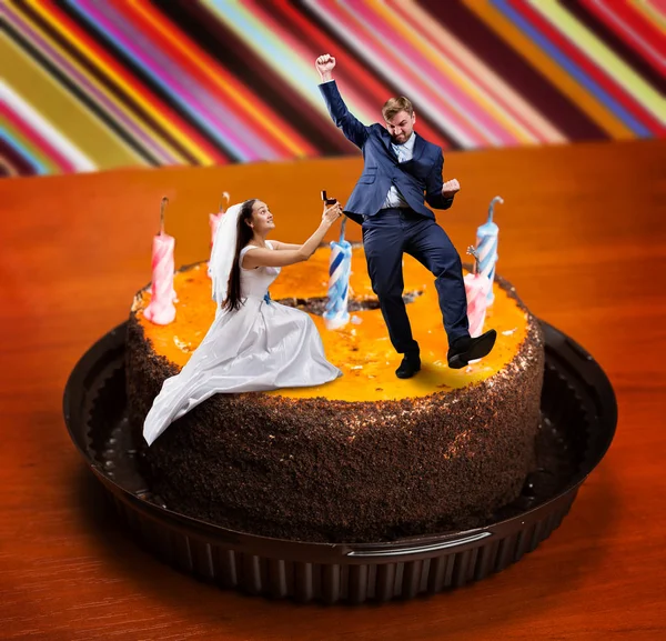 Bride making proposal to groom — Stock Photo, Image