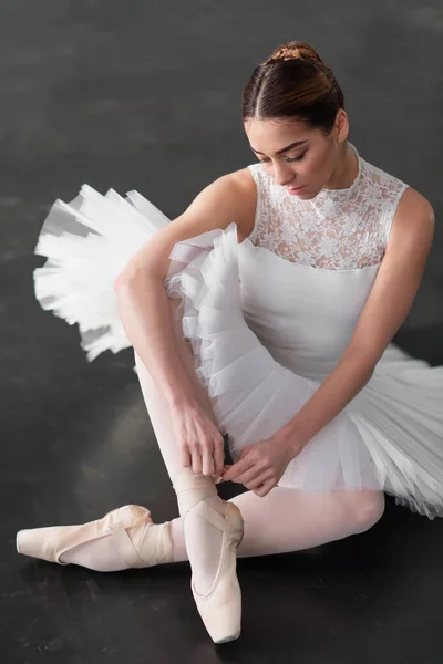 Sierlijke en mooie ballerina — Stockfoto