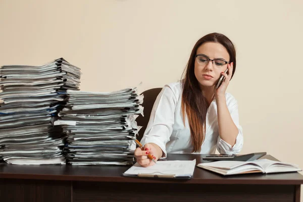 Young female accountant — Stock Photo, Image