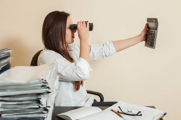 Young female accountant — Stock Photo, Image