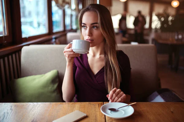 Young beautiful woman in cafe — Stock Photo, Image