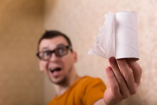 Man out of toilet pape — Stock Photo, Image