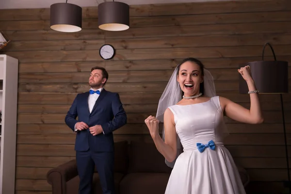 Bride in white dress and groom — Stock Photo, Image