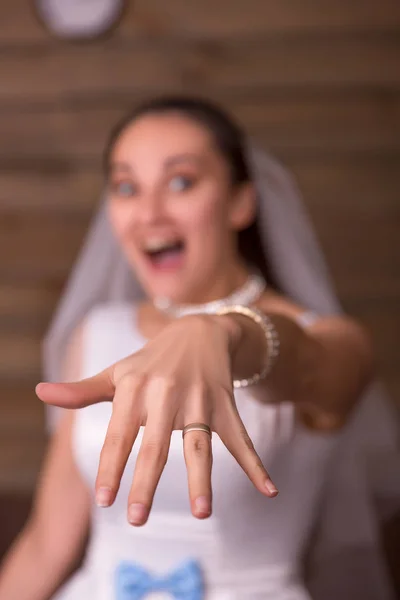 Noiva em vestido branco — Fotografia de Stock