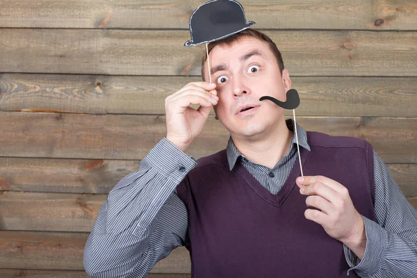 Muž s kloboukem a dýmka na hole — Stock fotografie